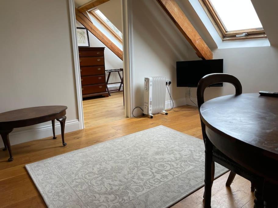 Scotland Farm, Stonehenge - The Stalls Groundfloor No Dogs & The Loft Dog Friendly * Salisbury