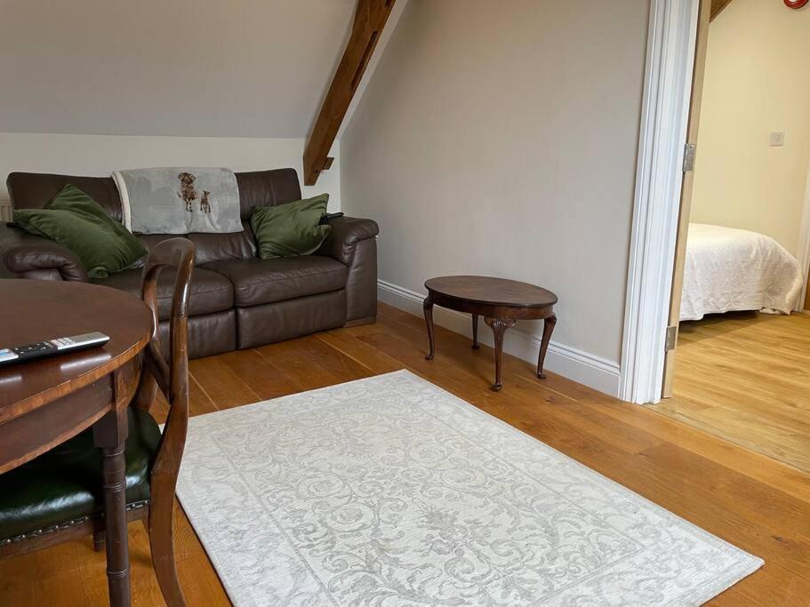 Scotland Farm, Stonehenge - The Stalls Groundfloor No Dogs & The Loft Dog Friendly Apartment